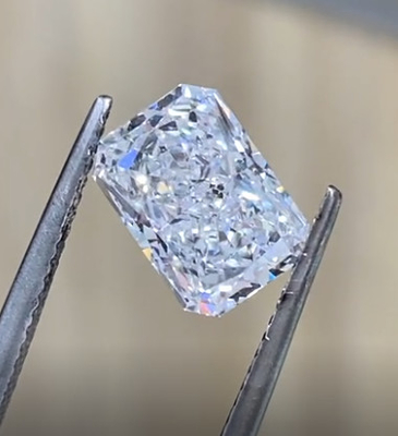 1ct Radiant Shape Lab สร้างสีขาวไร้สี เมื่อเจริญเติบโต CVD เพชรทุกรูปร่างมีให้บริการ IGI รับรอง