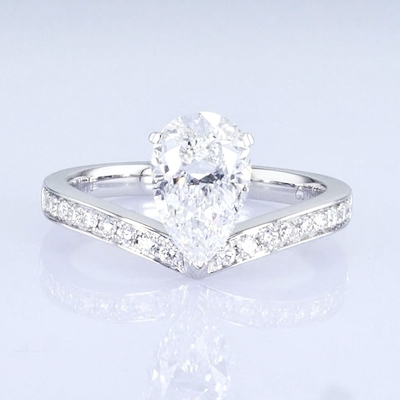 18k รูปพีรย์ ขาวแล็บเติบโต แหวนเพชรเจ้าหญิงออกแบบสําหรับของขวัญสําหรับงานเลี้ยง