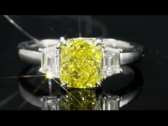 HPHT 1.22ct สไตล์หินสาม สีเหลืองสว่าง สีแล็บเพาะพันธุ์ แหวนเพชร 18k ทองคํา